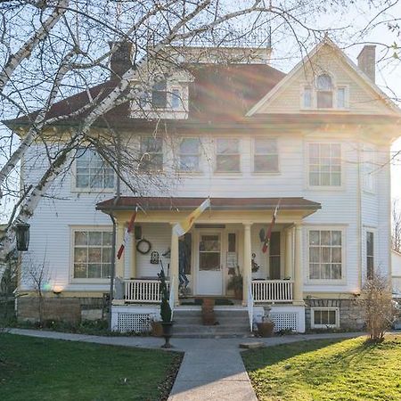 Marmora And Lake Inn And Victorian Diner Экстерьер фото