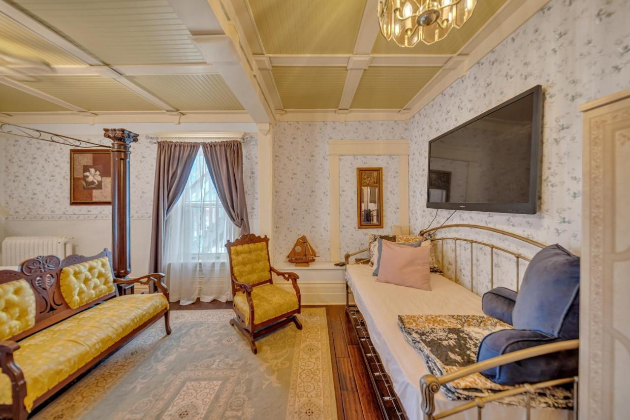 Marmora And Lake Inn And Victorian Diner Экстерьер фото