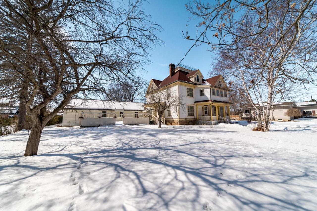 Marmora And Lake Inn And Victorian Diner Экстерьер фото
