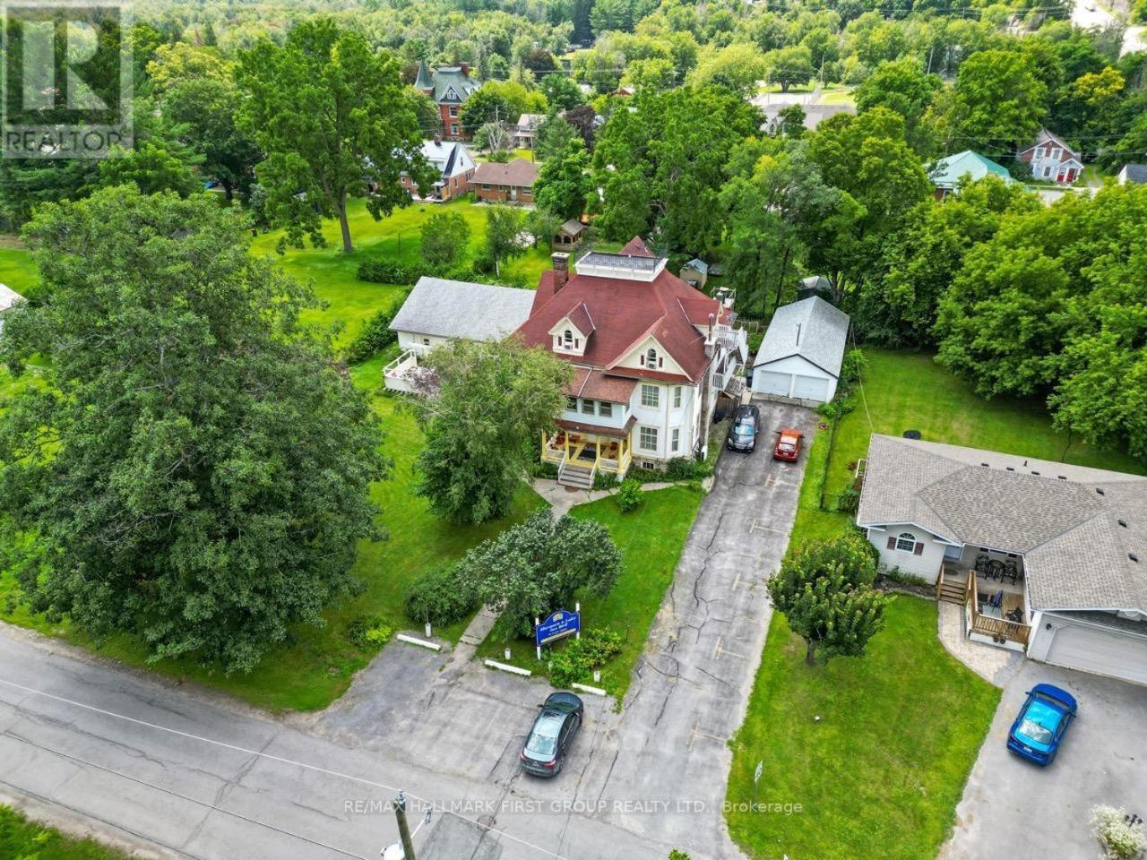 Marmora And Lake Inn And Victorian Diner Экстерьер фото